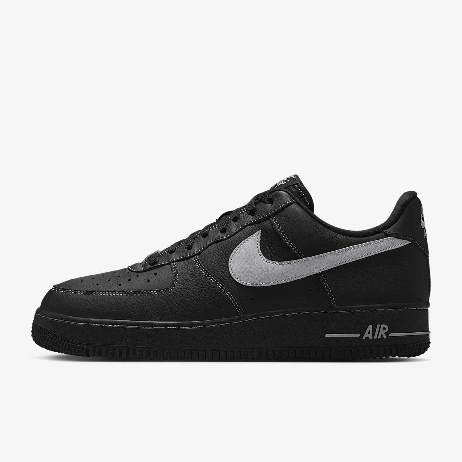 Nike Authentic AIR FORCE 1 07  - Men'S Shoes Nike Air Force のレビューと価格