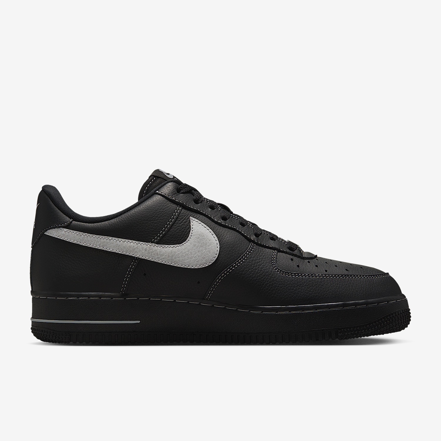 Nike Authentic AIR FORCE 1 07  - Men'S Shoes Nike Air Force のレビューと価格